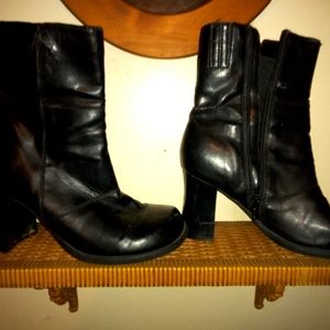 Jazz berry black boots